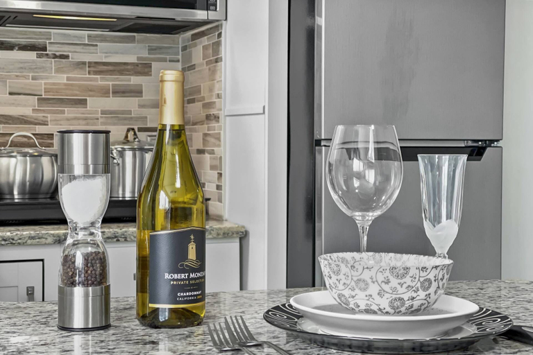 Food & Drinks, Suite at House of L, Suffolk