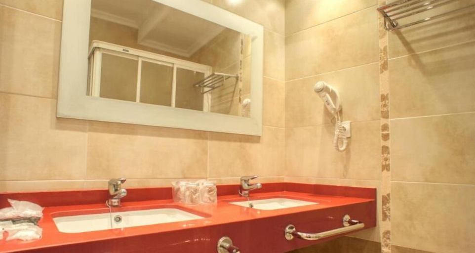 Bathroom 4, Montermoso, Burgos