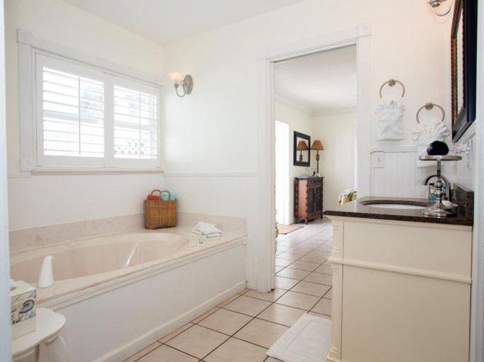 Bathroom 4, Windemere Inn by the Sea, Brevard