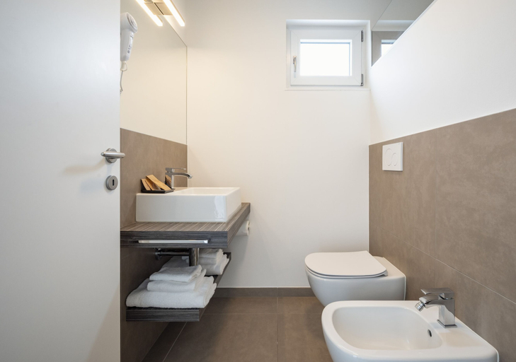 Bathroom 5, Vada Village, Livorno