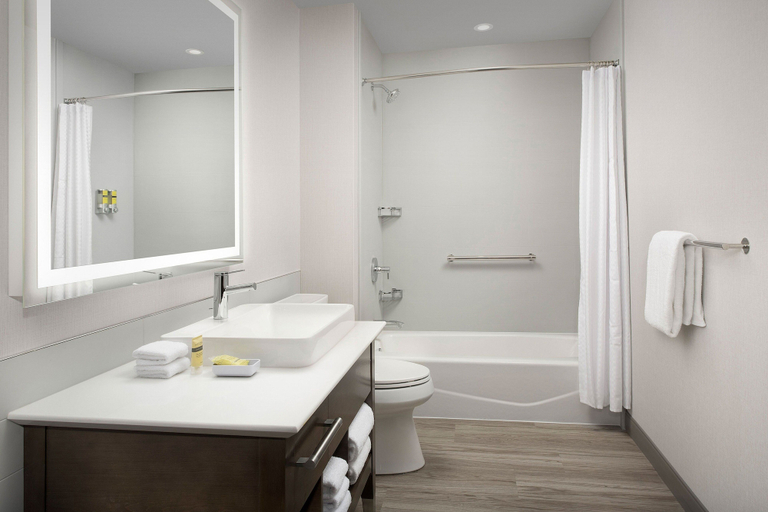 Bathroom 5, Element by Marriott Seattle Sea-Tac Airport, Tukwila