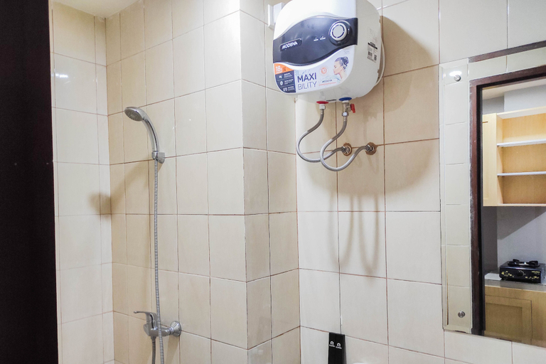 Bathroom 3, Comfy And Minimalist Studio At Vida View Apartment, Makassar