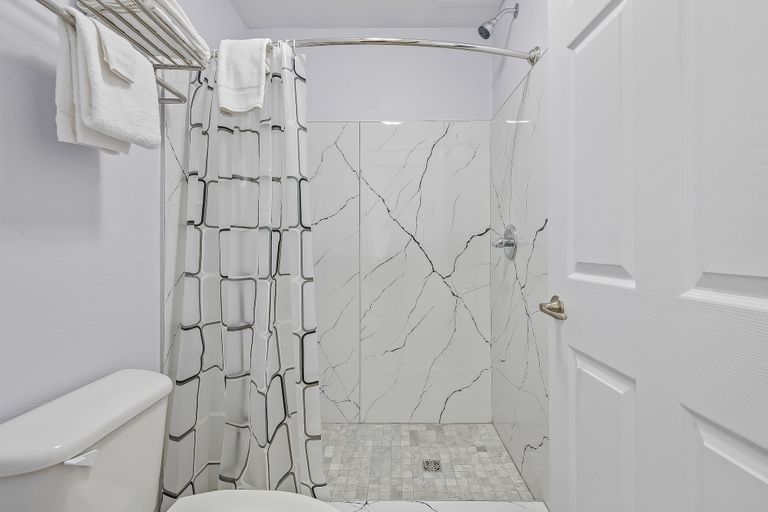 Bathroom 5, Franklin Inn, Franklin
