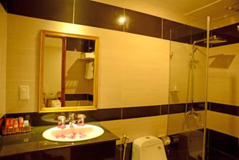 Bathroom 3, TRIIP Red Diamond, Da Nang