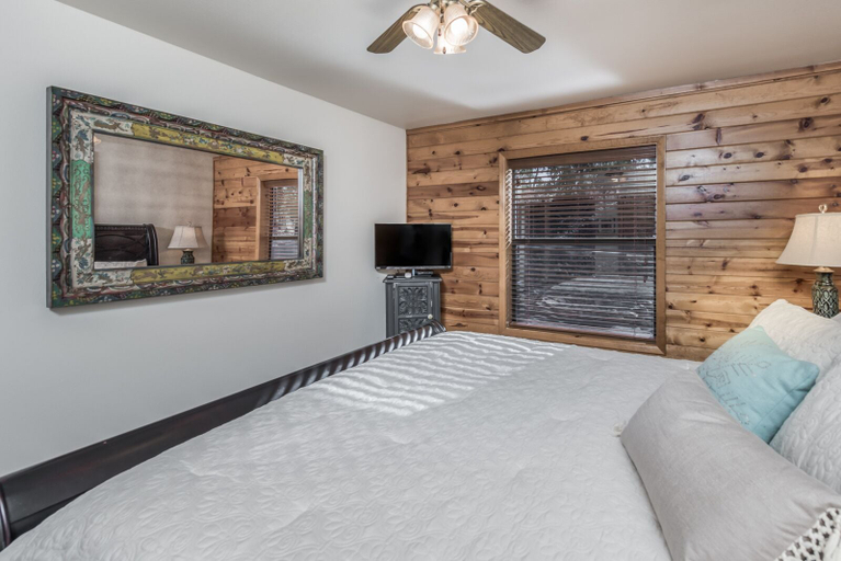 Bedroom 2, Centerview, Lincoln