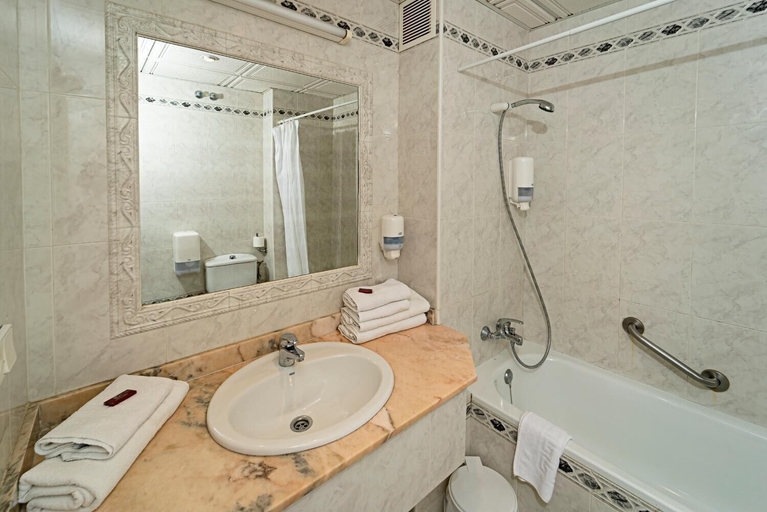 Bathroom 4, Hotel Carabela Santa Maria, Huelva