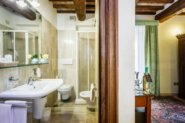 Bathroom 5, Villa Acquaviva Wine Resort, Grosseto