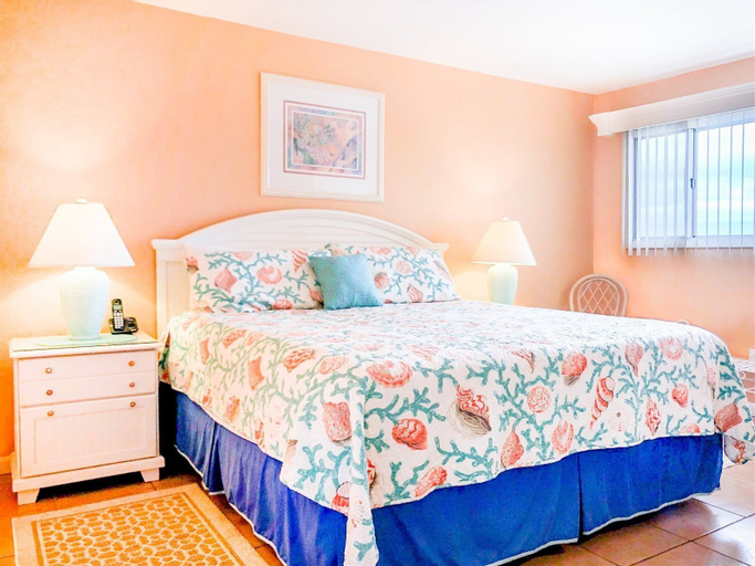 The Summit 1128, Bay