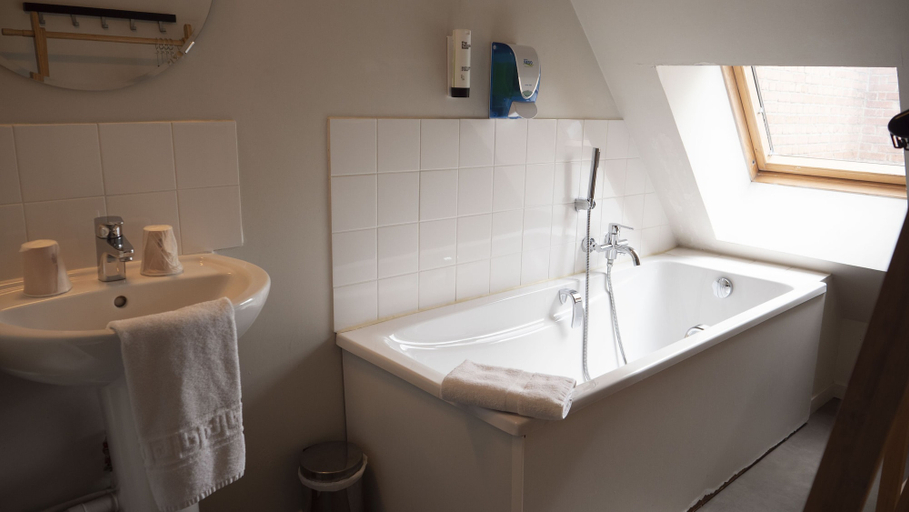 Bathroom 5, The People - Lille - Hostel, Nord