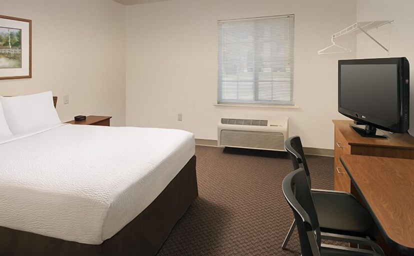 Bedroom 2, WoodSpring Suites Kansas City Mission, Jackson