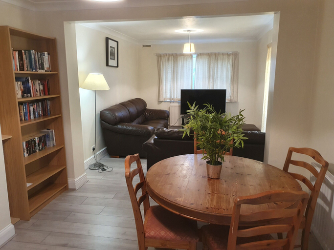Others 5, Elegant 3 Bed house walk Wembley stadium, London