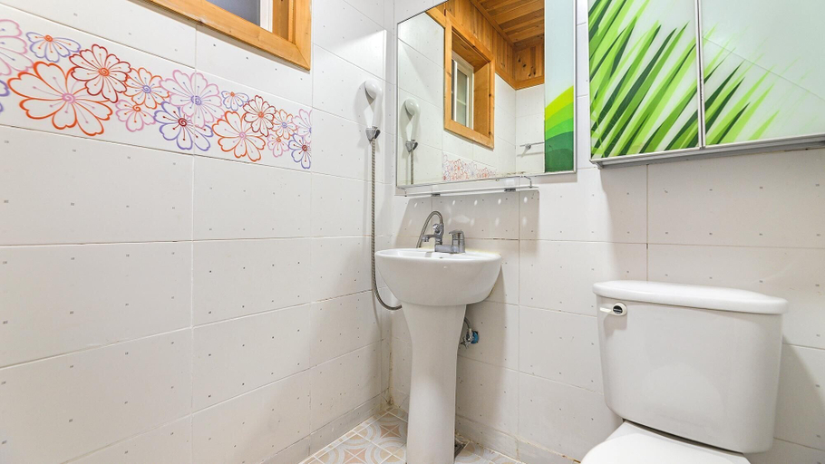 Bathroom 3, Ganghwa Muldoll Iyagi Pension, Ganghwa