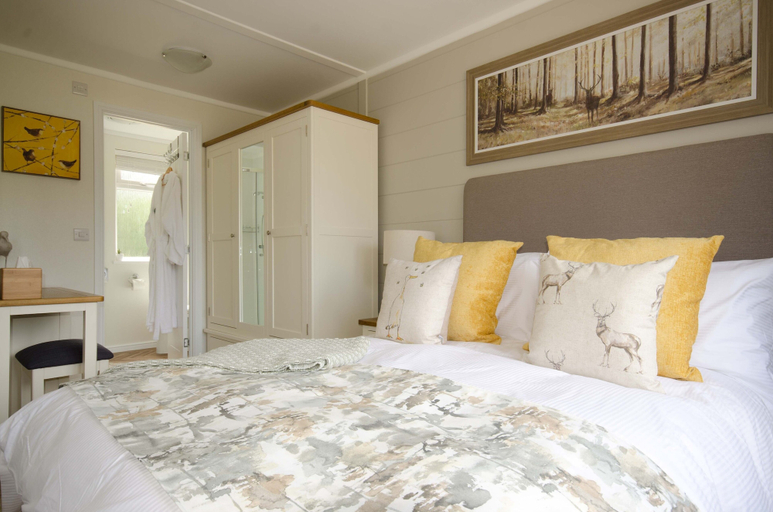 Bedroom 3, Hollicarrs - Woodland Lodge, York