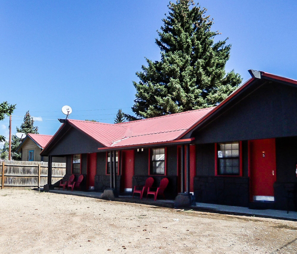 Exterior & Views 2, The Gold Pan Motel, Colfax