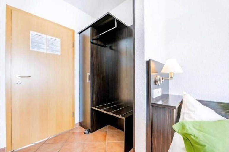 Bedroom 4, My Airport Hotel, Esslingen