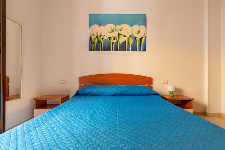 Room 3, 1990 Appartamento Azzurra, Lecce