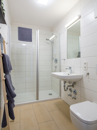 Bathroom 5, Limehome Passau Bahnhofstraße, Passau