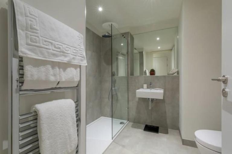 Bathroom 4, Stay Metro Aparthotels Q-Mile, Edinburgh