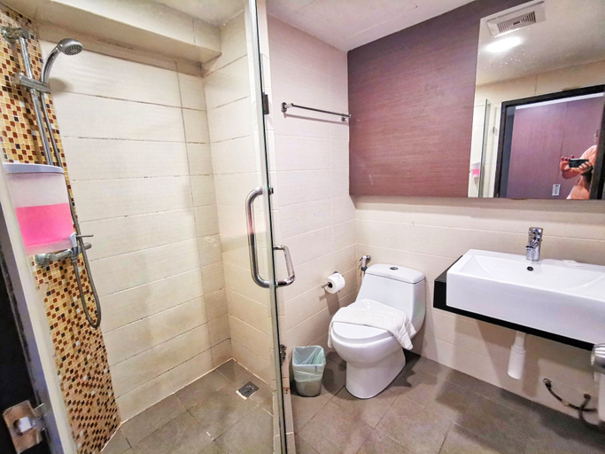 Bathroom 5, Scandia beach hotel, Pattaya