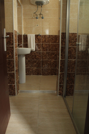 Bathroom 3, En Kaya