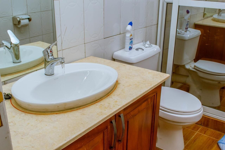 Bathroom 3, The Porcupine Guesthouse, Rongai