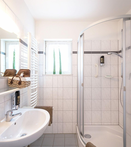 Bathroom 5, Hotel an der Burg, Gießen