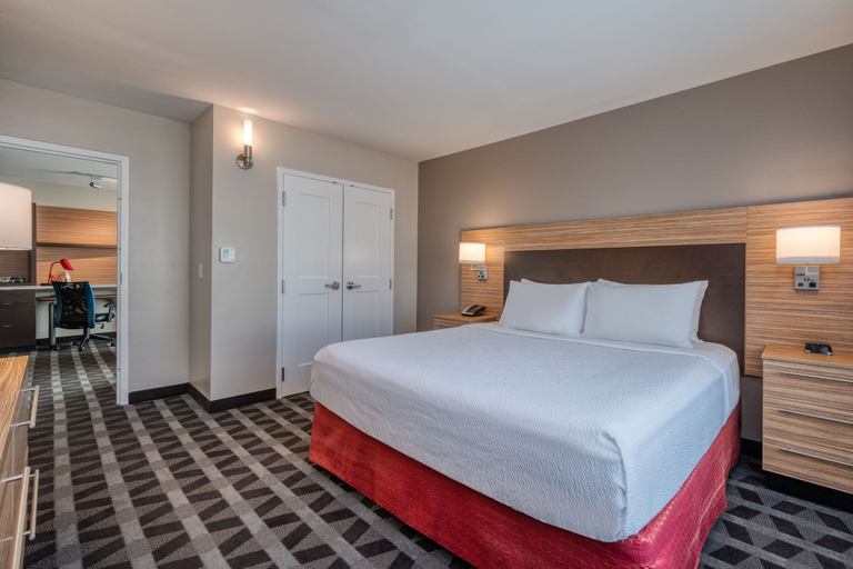 Bedroom 2, TownePlace Suites by Marriott Indianapolis Airport, Indianapolis