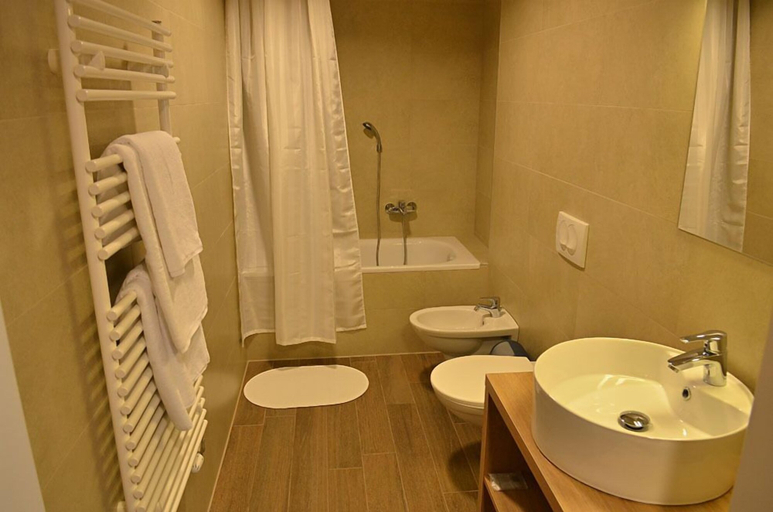 Bathroom 4, Hotel Arkadia, Pécs