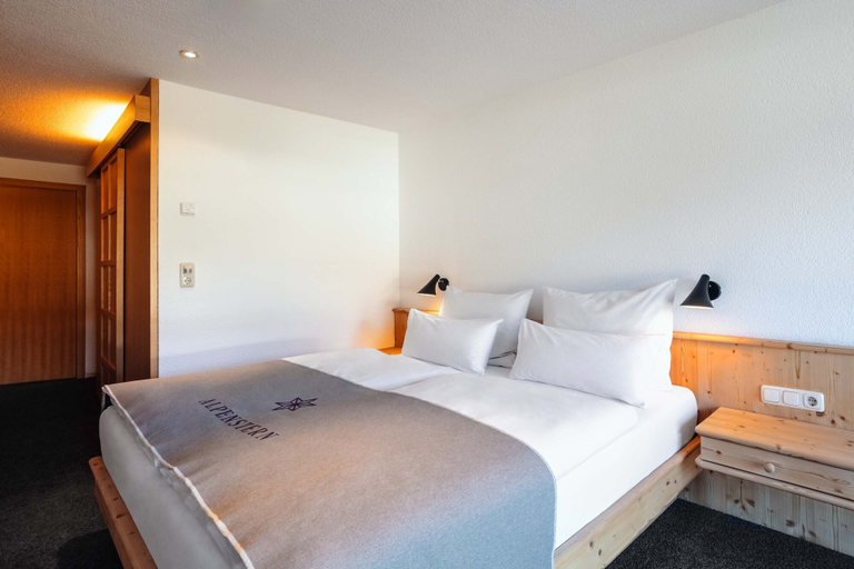 Bedroom 3, Hotel Alpenstern, Bregenz