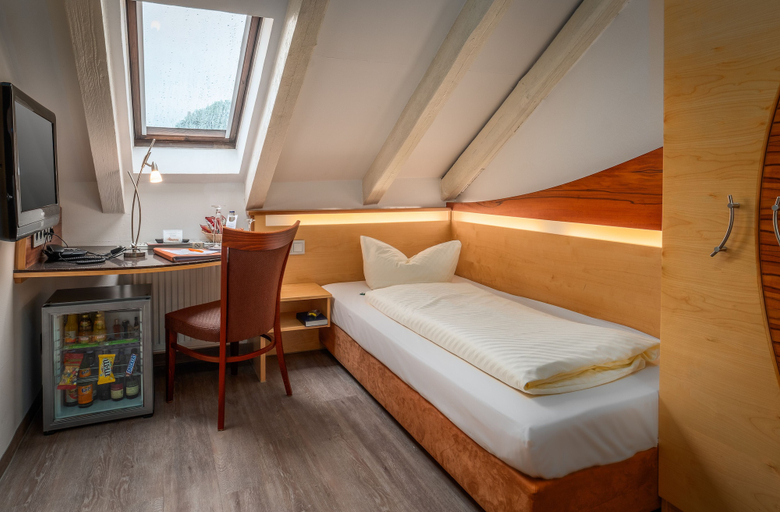 Bedroom 4, Hotel Spitzberg, Passau