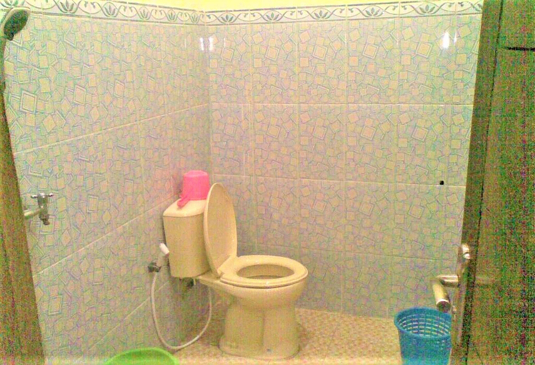 Bathroom 4, Rahayu Jawarika Bromo Hotel, Probolinggo