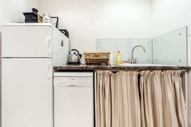 Others 4, 2 Bed 2 Bath Garden Flat in Victoria Pimlico, London