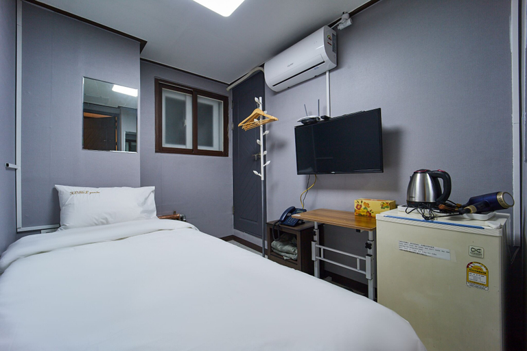 Bedroom 4, Seoul Central Hotel, Jung