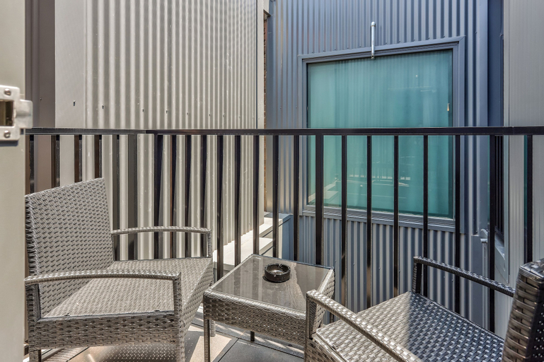 Exterior & Views 11