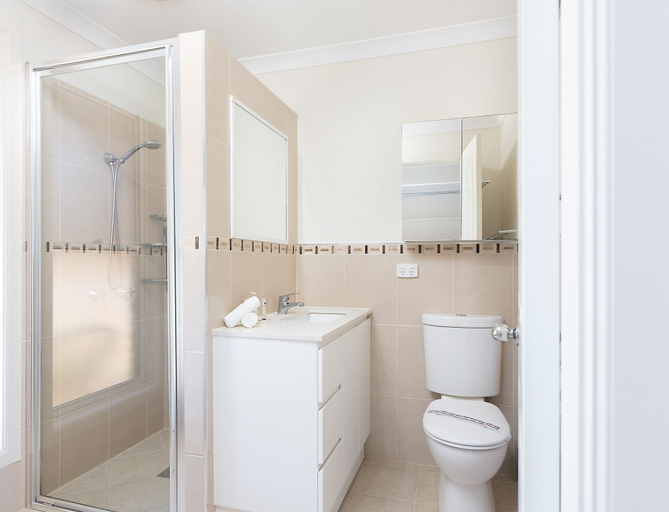 Bathroom, Point Witonga, Clarence Valley- Coast