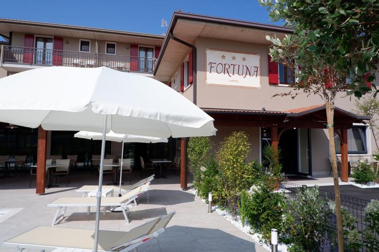 Exterior & Views 2, Hotel Fortuna B&B, Verona