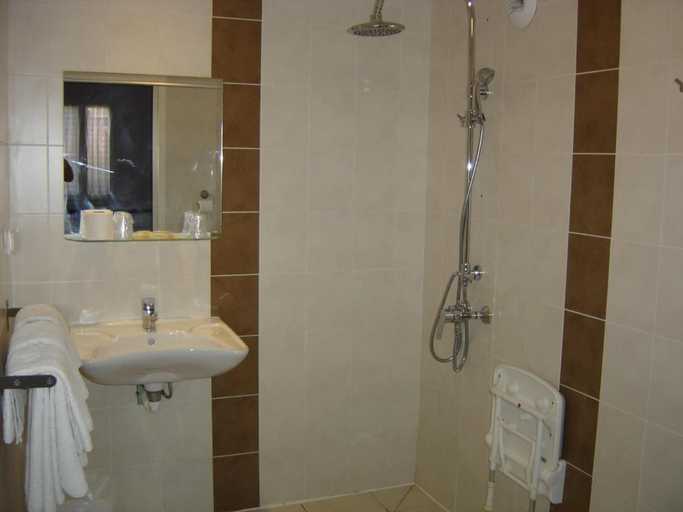 Bathroom 3, Hotel du Lauragais, Haute-Garonne