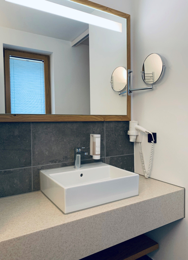 Bathroom 5, Stadthotel Kachelofen, Günzburg
