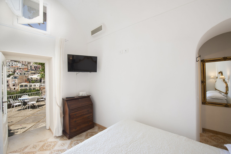 Bedroom 4, Villa Dalu, Salerno