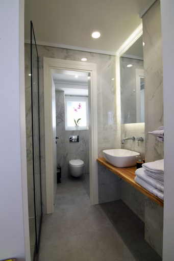 Bathroom 3, Grey Studios, Central Macedonia