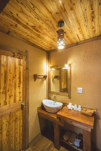 Bathroom 3, Guyue Caotang, Huzhou