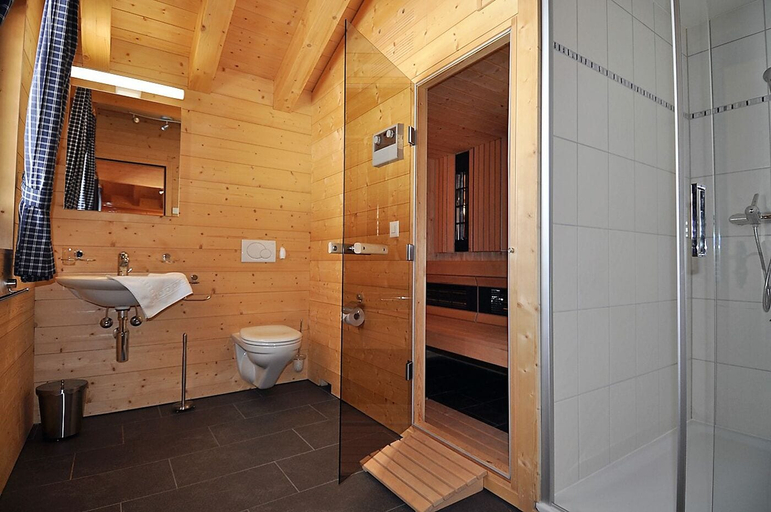 Bathroom 4, Laackerhof, Raron