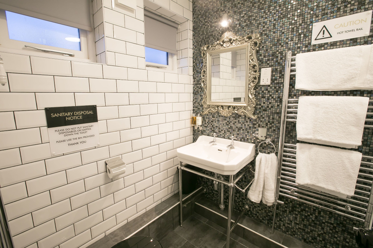 Bathroom 4, Number 10 The Abbey, Norfolk