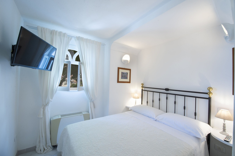 Bedroom 5, Villa Dalu, Salerno