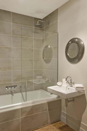 Bathroom 5, Château Les Carrasses, Hérault