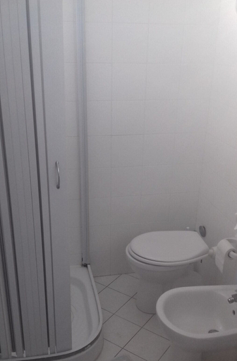 Bathroom 3, Club Hotel Marina 2, Livorno