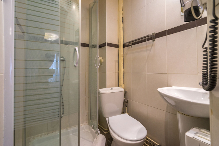 Bathroom 5, Grand Hôtel de Clermont, Paris