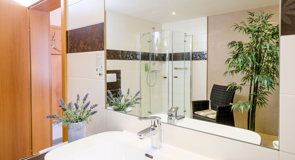 Bathroom 4, Komforthotel & Restaurant Riemann, Osterode am Harz