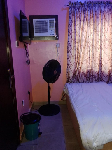 Bedroom 3, Americana Hotel, Mushin
