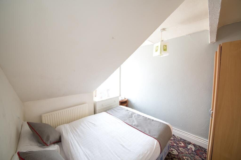 Bedroom 2, The Hollingdales Hotel, Blackpool
